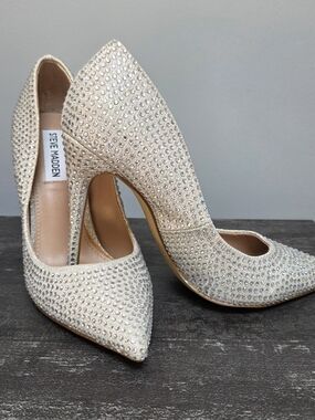 🔥Steve Madden Daisie Crystal-Embellished Pointed Toe Pumps in Silver Sparkle🔥